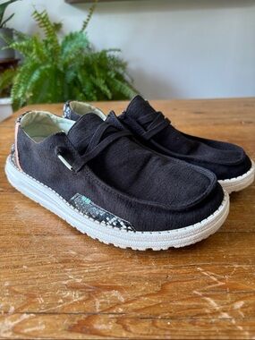 Hey Dude Wendy Snake Linen Black Suede Slip-On Loafers size 8